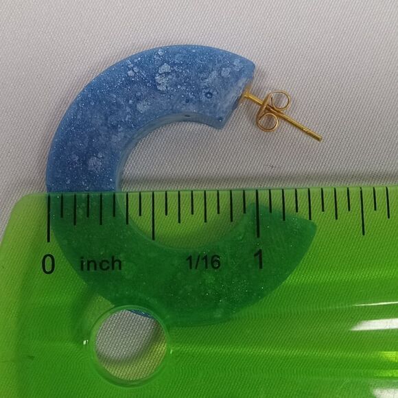 Blue resin hoop earrings with 18k gold plated earring posts - Picture 5 of 6